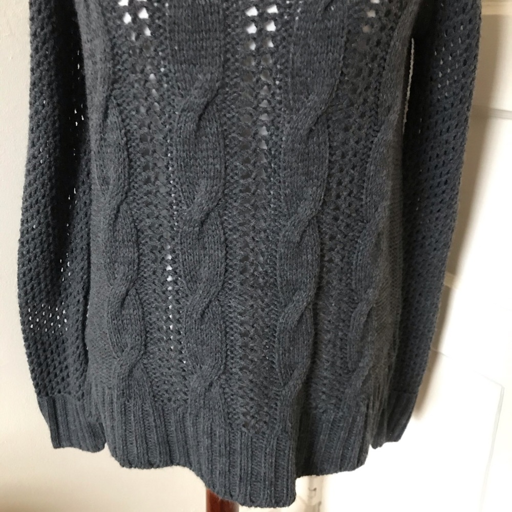 3/$30 NWOT American Eagle Outfitters Turtleneck Size M - Picture 3 of 8